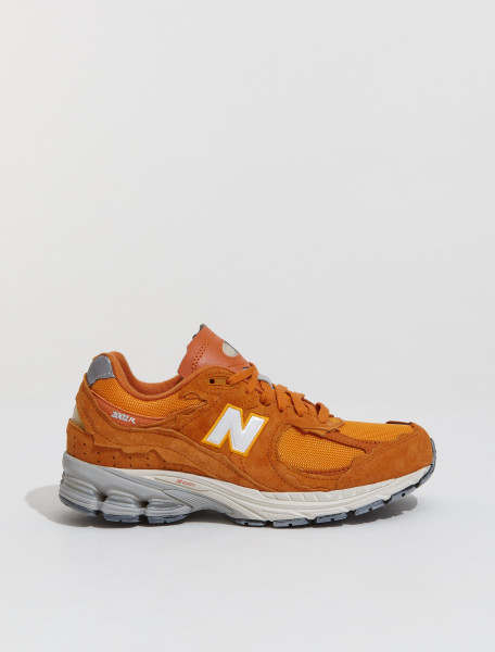 NEW BALANCE   2002R 'PROTECTION PACK' SNEAKER IN ORANGE   M2002RDE