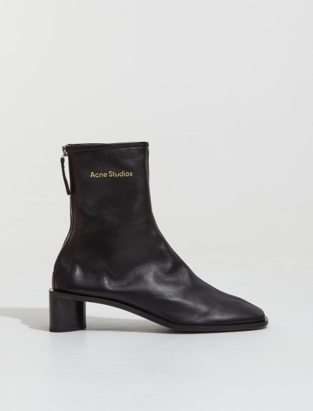 ACNE STUDIOS   SQUARE TOE ANKLE BOOT IN BLACK   AD0313 AX0 FN WN SHOE000355