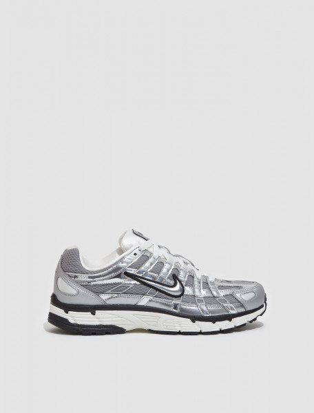 Nike - P-6000 Sneaker in Metallic Silver - CN0149-001