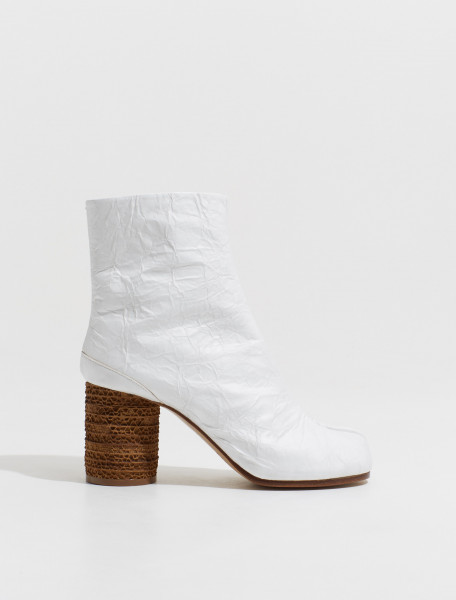 MAISON MARGIELA   CRINKLED PAPER EFFECT TABI BOOTS IN WHITE   S58WU0381_P4748_T1003
