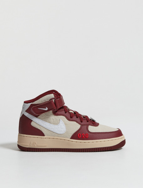 NIKE   AIR FORCE 1 MID 'LONDON' SNEAKER IN TEAM RED   DO7045 600