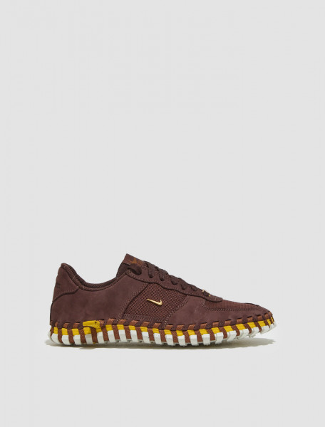 Nike - x Jacquemus J Force 1 Low LX Sneaker in Earth - DR0424-200