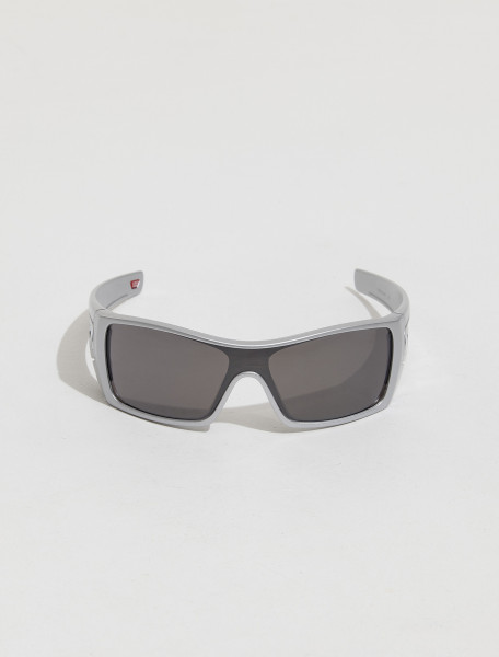 OAKLEY   BATWOLF IN SILVER WITH PRIZM BLACK POLARIZED LENSES   0OO9101 6927