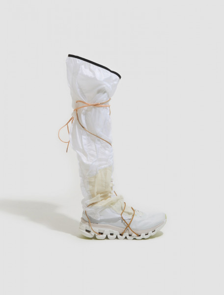 On - x Essie Kramer 'Mountain Chaps' Sneaker in White - 3WD30110248