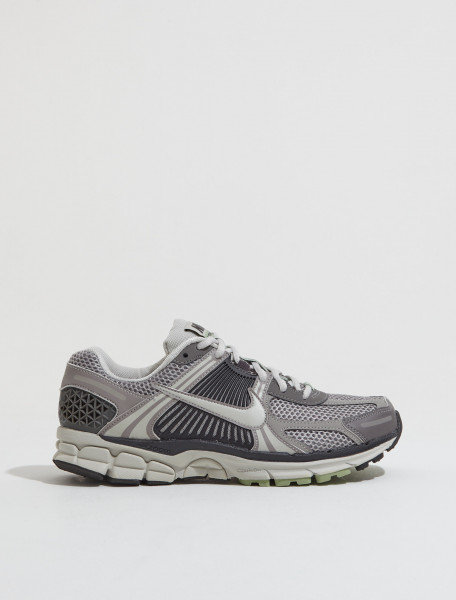 Nike - Zoom Vomero 5 Sneaker in Cobblestone - FB8825-001