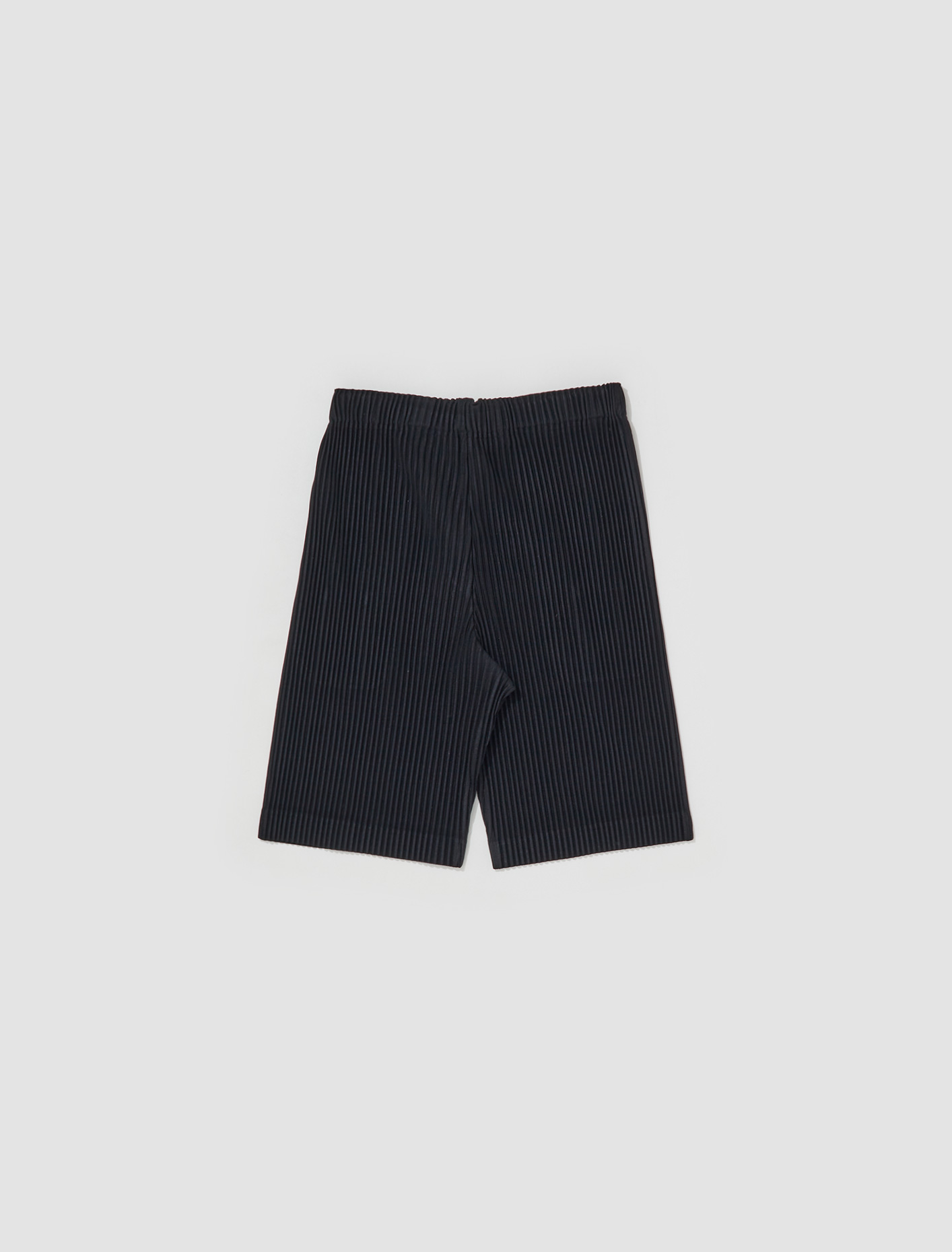 HOMME PLISSÉ Issey Miyake Pleated Shorts in Black | Voo Store Berlin ...