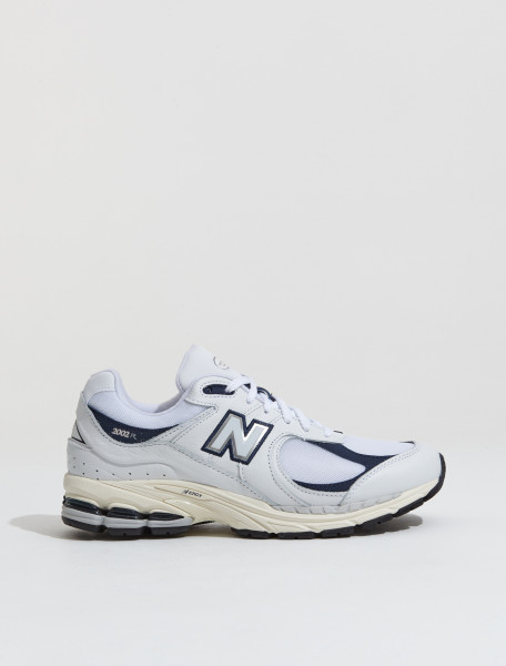 NEW BALANCE   2002R SNEAKER IN WHITE   2002RHQ