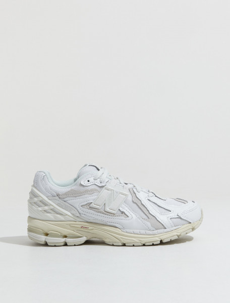 New Balance - 1906R 'Protection Pack' Sneaker in White - M1906DE