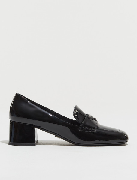 1D763M 069 F0002 PRADA PATENT LEATHER LOAFERS IN BLACK