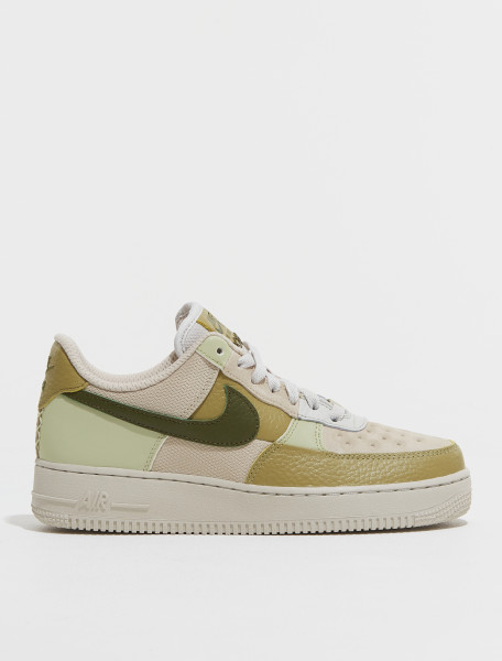 DO6717 001 NIKE WMNS AIR FORCE 1 IN LIGHT BONE